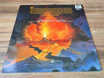 Lp MANOWAR-  Fighting The World - 4