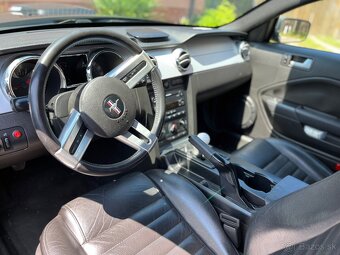 Ford Mustang - 4