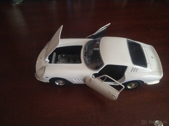 Predam Ferrari Gtb4 Ertl 1:18 - 4