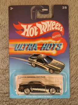 Hot Wheels Ultra Hots - 4