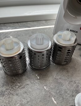 Mlynček na mäso Bosch MFW 3520W strúhač na zeleninu - 4