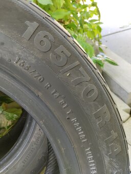 Predám dve letné gumy 165/70 r14 - 4