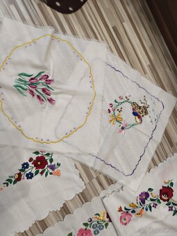 Vyšívané obrusy a dečky - 4