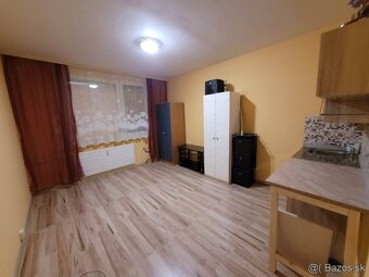 Ponúkame do prenájmu garsonku v Štúrove - 4