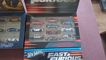 Hot wheels a matchbox autíčka 1:64 sety - 4