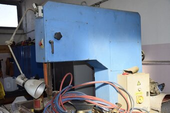 Vertikálna pásová píla OPUS 600 - 4