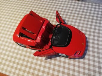 1:18 FERRARI Mythos - 4