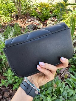 Victoria’s Secret čierna clutch do ruky so strapom - 4