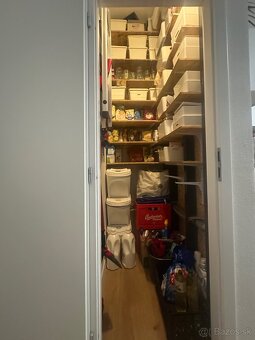 Apartmán s výhľadom na zeleň len 3 minúty od centra BB 🌿 - 4
