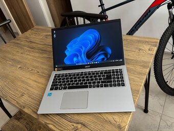 /15.6"/Acer/Notebook/4GB RAM DDR5/128GB NVMe SSD/Intel HD2G - 4