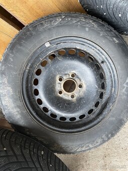 Predám zimné Pneu 215/65/16 s diskami plech - 4