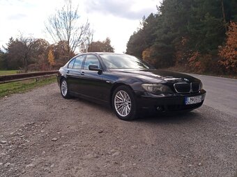 BMW 750i V8 4,8L  238 000km - 4