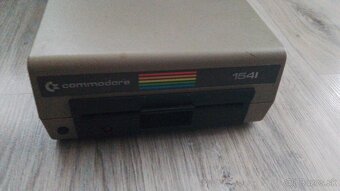 Prodám disketovou mechaniku pro počítač Commodore C64 Floppy - 4
