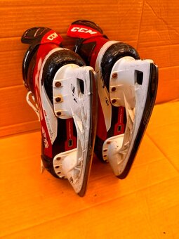 BRUSLE CCM JETSPEED FT4 PRO, vel, 42,5/8 R - 4