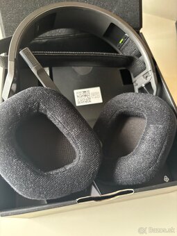 Corsair HS80 Max premium rgb gaming headset - 4