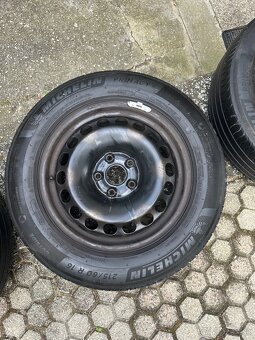 Predám 215/60 R16 - 4