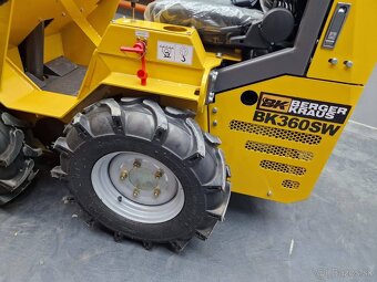 Mini kolesový nakladač BK360SW - 4
