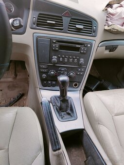 Volvo V70II D5 120kw - Náhradní díly - 4