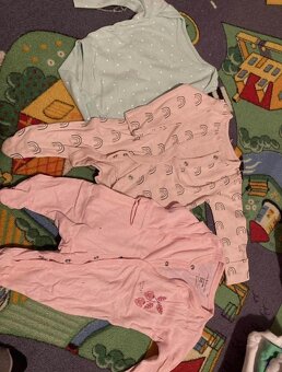 Detské oblečenie + prebaľovací pult - 4