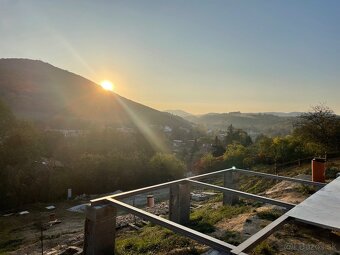 EXLUZÍVNY pozemok so stavebným povolením v obci Prašník - 4