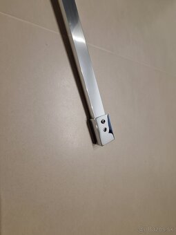 Predám rozpernú tyč na sprchový kút walk in - 4