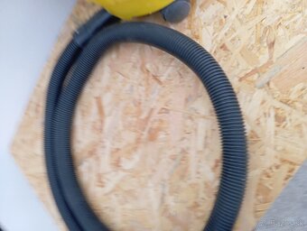 Priemyselný vysávač KARCHER - 4