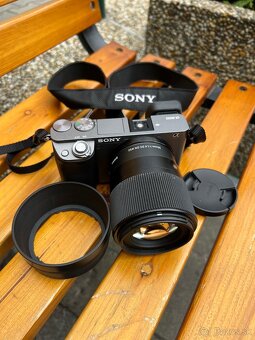 Fotoaparát Sony A6000 + objektív Sigma 30mm f/1.4 - 4