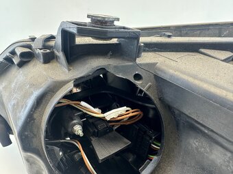 Pravé predné svetlo BMW E60 E61 Dynamic xenon - 4