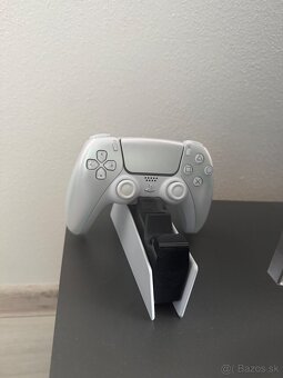 PS5 slim + 2 ovládače a príslušenstvo - 4