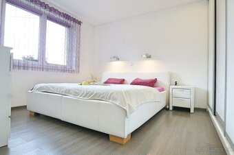 Krásny 5i RD s dvojgarážou, bazénom - TOP PROSTREDIE - 4