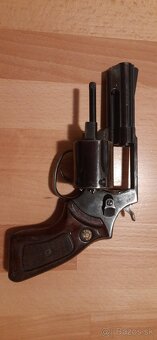 Taurus 38 špeciál - 4