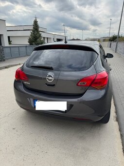 Opel ASTRA-J, 1,4 benzín, 2010 - 4