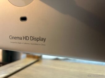 23-palcovy Apple Cinema HD Display. - 4