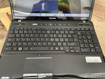 Toshiba Satellite A660 s i7,8gb ram,SSD,nvidia,16"HD lcd - 4