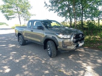 Toyota Hilux - 4