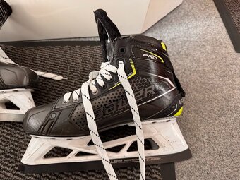 BRANKÁŘSKÉ BRUSLE BAUER PRO, VEL. 43/8 FIT2 NOVÉ NOŽE - 4