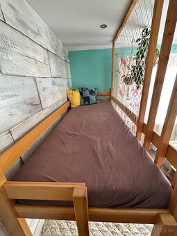 Krásna poschodová masívna posteľ pre deti. - 4