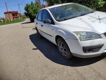 Predám Ford Focus mk2 sedan - 4