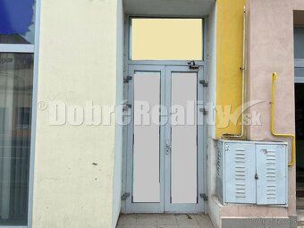 Na predaj pekná komerčná budova v centre mesta Lučenec - 4