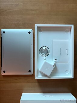 MacBook Pro 13" M2 8GB RAM, 256GB SSD - 4