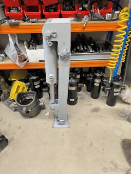 HYDRAULICKÁ JEDNOTKA 2,0 kW 12V/24V 11L - 4