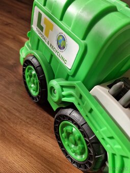 Veľké smetiarske auto - 4