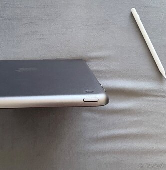 Tablet Apple iPad 10.2 (2021) Wi-Fi 64GB - kozmicky sivý - 4