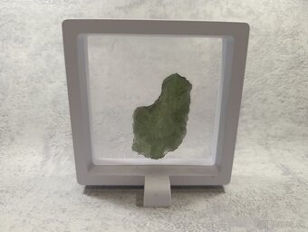 Krásný velký Vltavin z Chlumu, 14,36 gramu, ve stojánku - 4