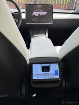 Zadny displej Tesla Model 3/Y - 4