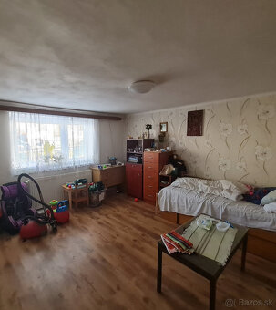 ZREKONŠTRUOVANÝ 4 IZBOVÝ DOM 2 KÚPEĽNE ZA VYNIKAJÚCU CENU ZÁ - 4