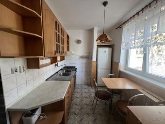 Na predaj 3 izbový byt v Brezne 71m2,centrum,park, - 4