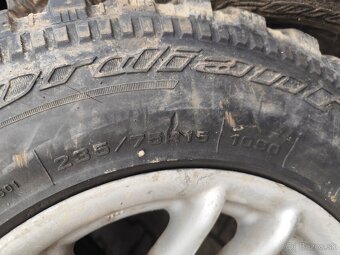 Pneu 235/75 R15 M+S - 4