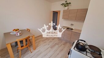 Krásny 2-izbový byt v širšom centre Prievidze - 4