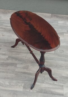 Stolík vo viktoriánskom štýle. - 4